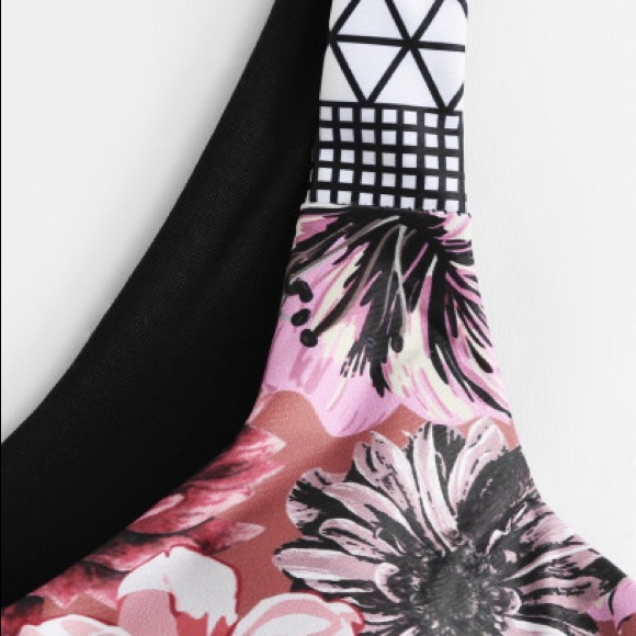 Bikini Side Cut Out Black & Pink Floral Size M NWT - Picture 5 of 5